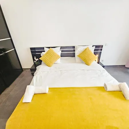 2 Bedrooms Penthouse In Center W Terrace&parking *
