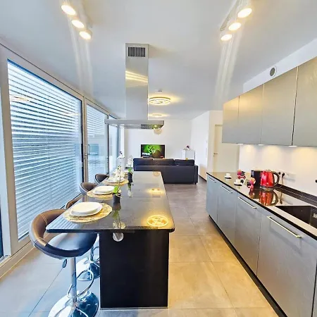 Appartement 2 Bedrooms Penthouse In Center W Terrace&parking